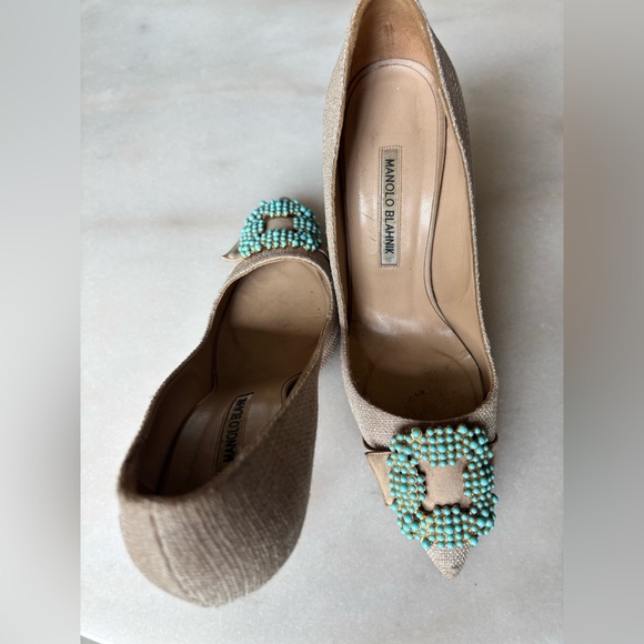 Manolo Blahnik Hangisi Flannel Beige Heels with Turquoise Accent buckle
